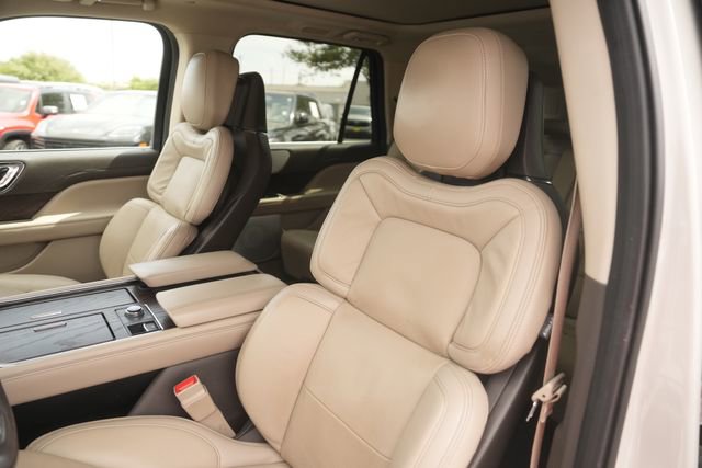 Used 2023 Lincoln Navigator L Reserve image 9