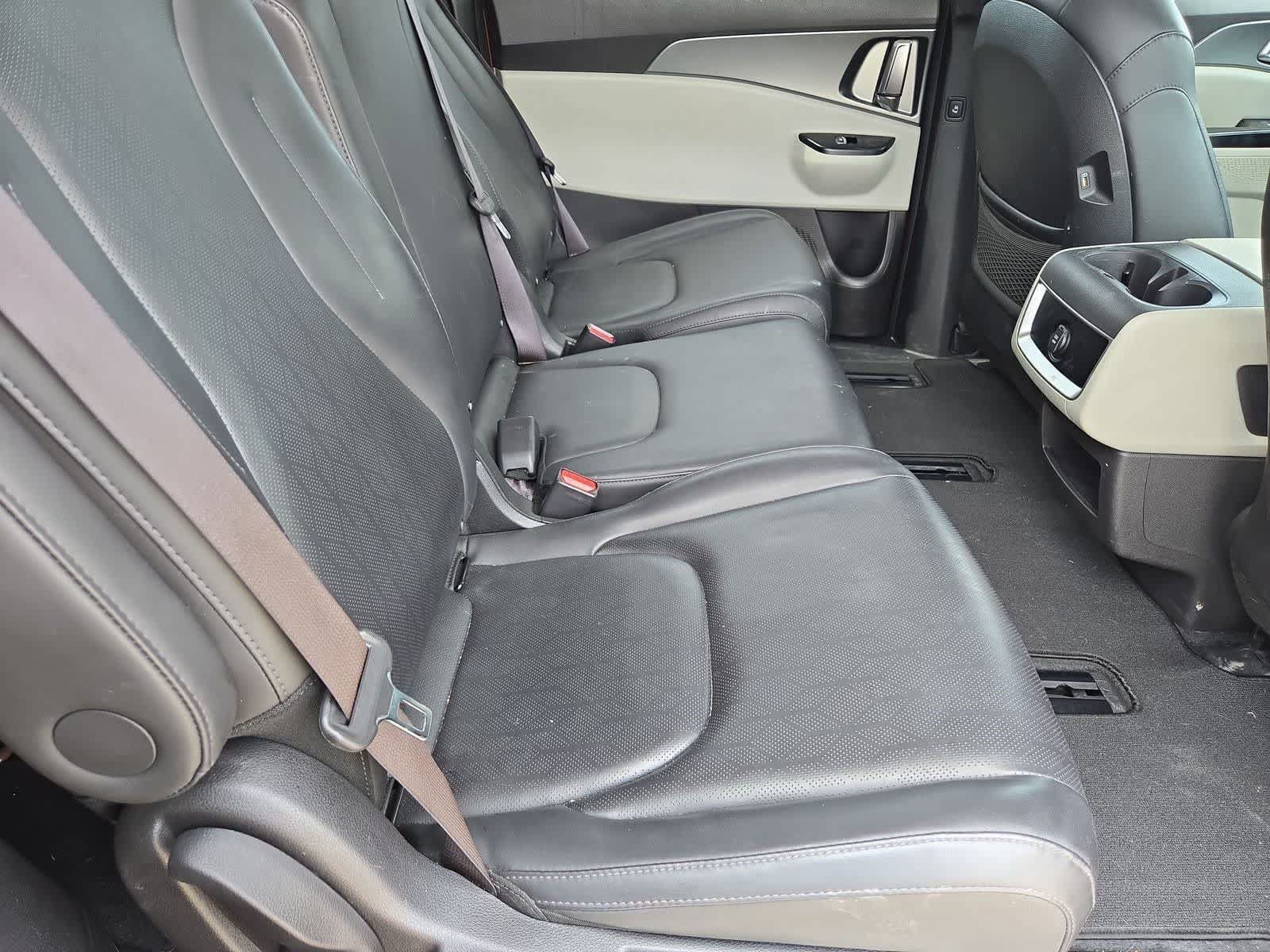 Certified 2022 Kia Carnival LX FWD image 18