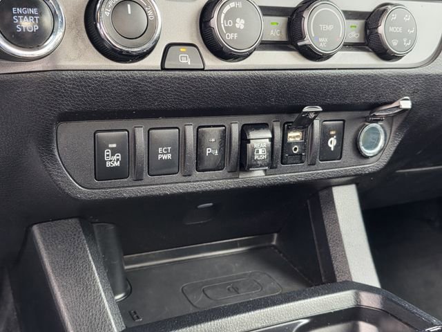 Used 2019 Toyota Tacoma TRD Off-Road w/ Technology Package image 16
