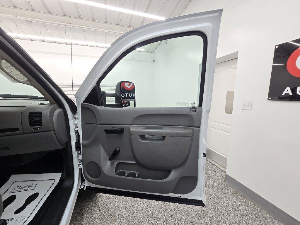 Used 2014 Chevrolet Silverado 3500 W/T image 29
