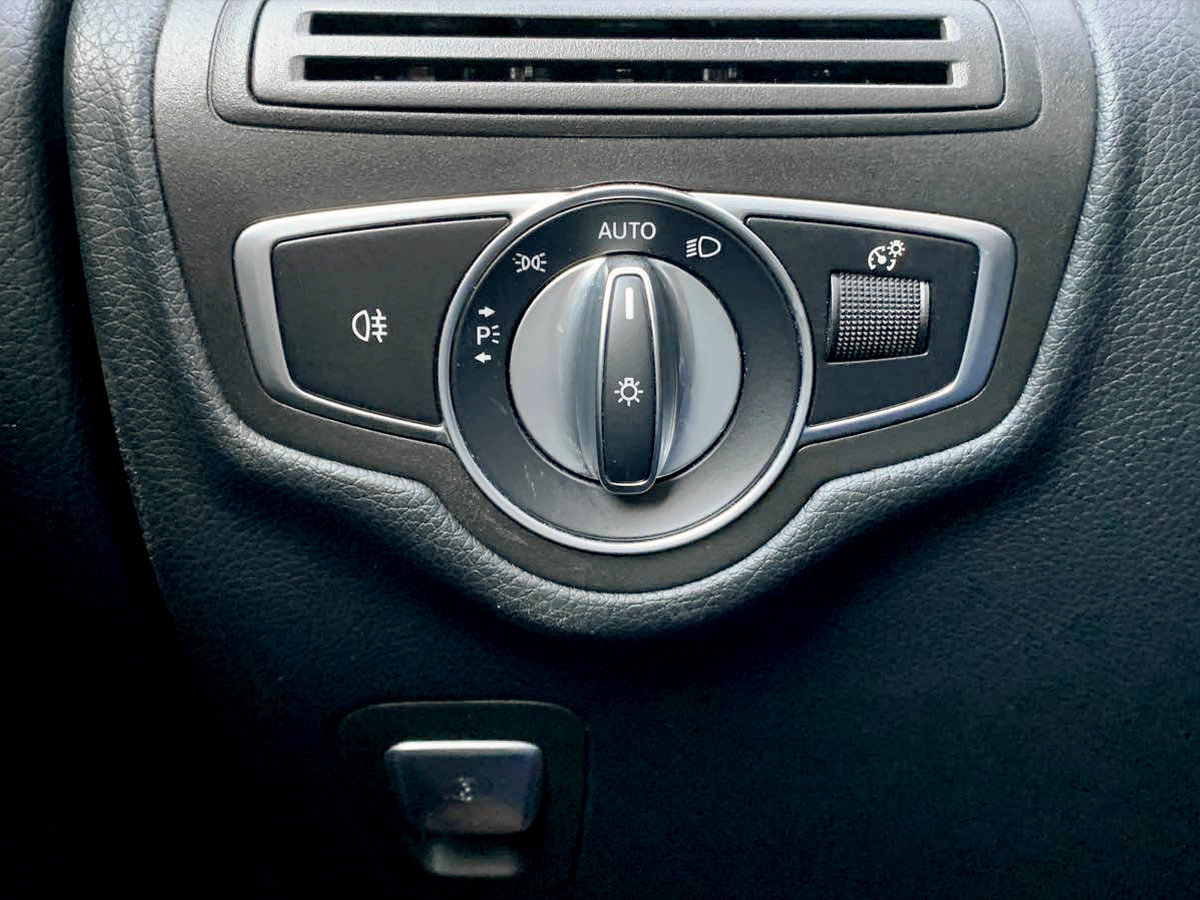 Used 2019 Mercedes-Benz GLC 300 image 21