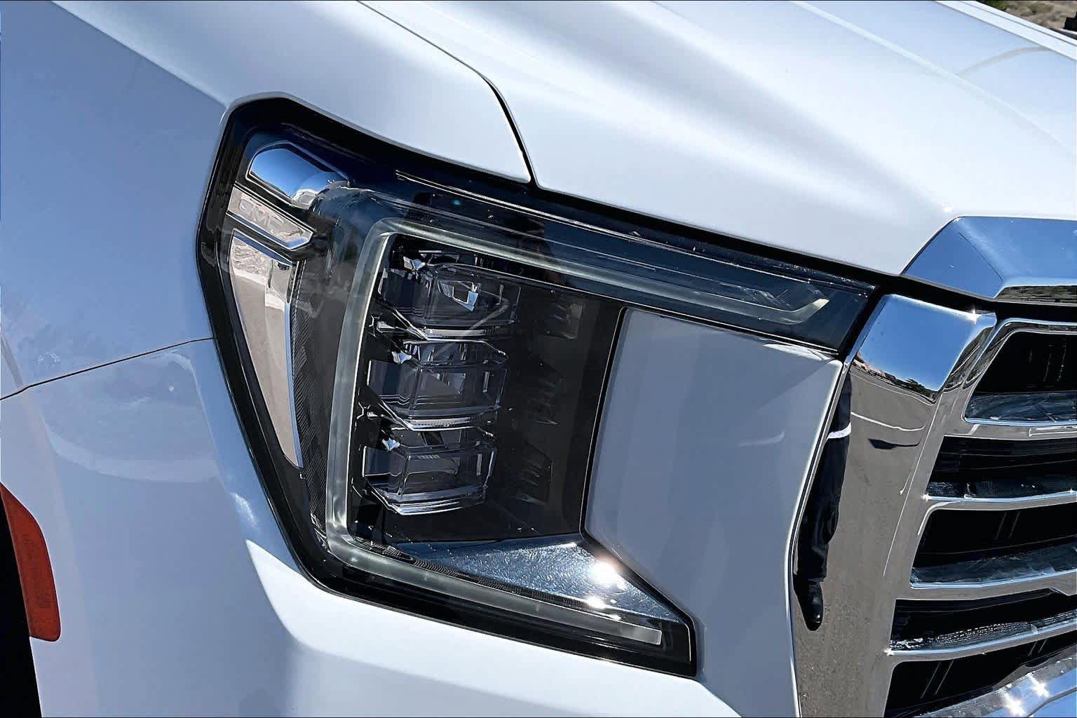 Used 2022 GMC Yukon XL SLT w/ SLT Premium Package image 28