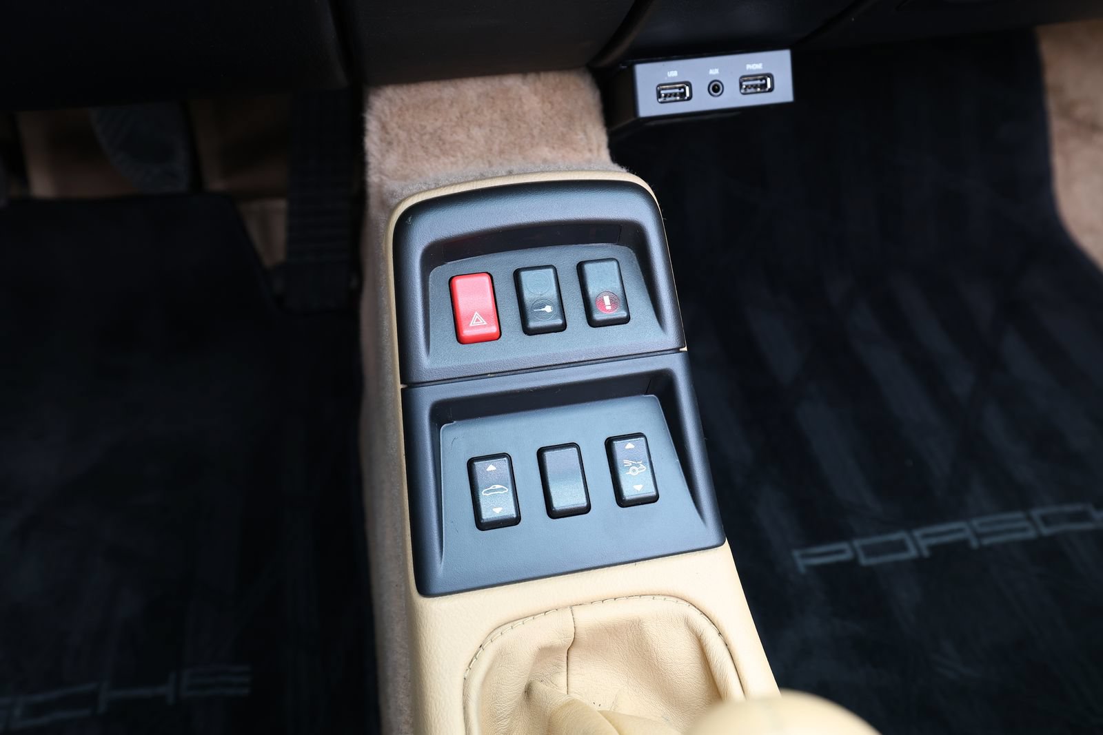 Used 1995 Porsche 911 Carrera RWD image 32