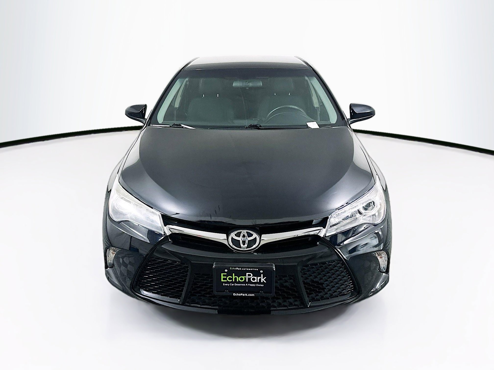 Used 2017 Toyota Camry SE FWD image 2