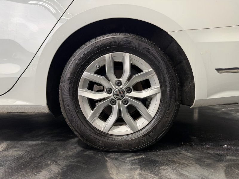 Used 2018 Volkswagen Passat 2.0T S FWD image 17