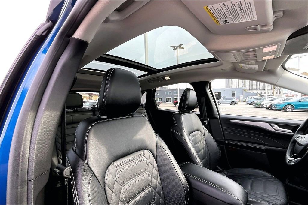 Certified 2023 Ford Escape Platinum w/ Premium Technology Package image 21