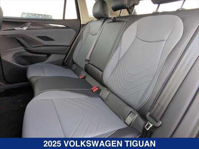 New 2025 Volkswagen Tiguan SE image 17