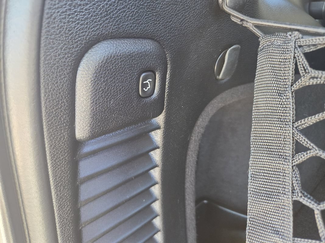Used 2013 Jeep Grand Cherokee Overland AWD/4WD image 23