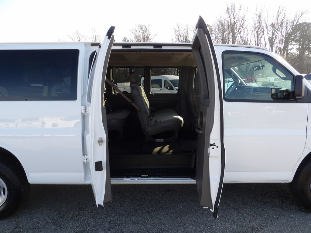 Used 2024 Chevrolet Express 3500 LS RWD image 25