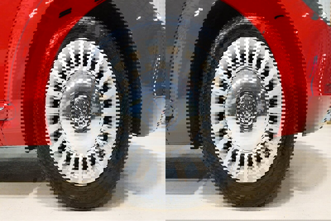 Used 2013 Volkswagen Beetle 2.5 image 7