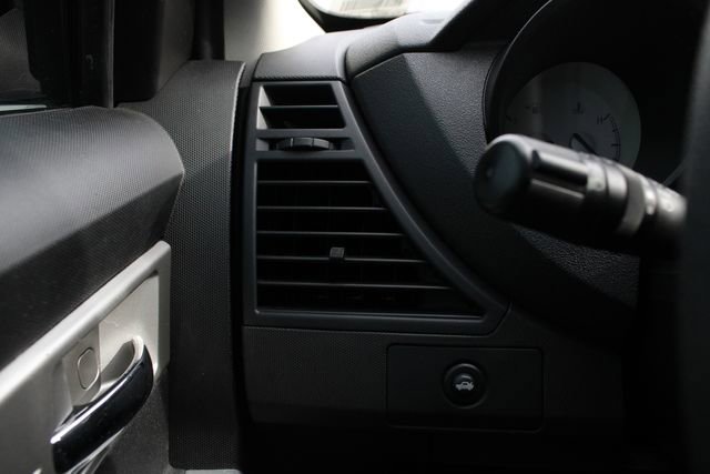 Used 2009 Chrysler Sebring LX FWD image 7