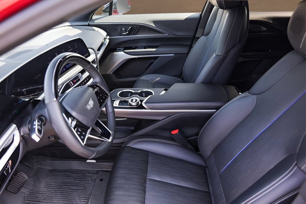 Certified 2025 Cadillac Lyriq Luxury w/ LPO, Floor Liner Package AWD/4WD image 8