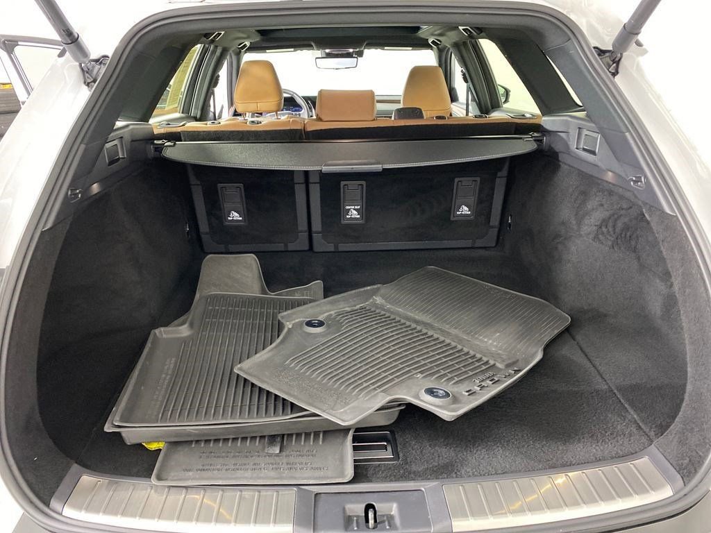 Used 2025 Toyota Crown Signia Limited w/ Advanced Technology Package image 30