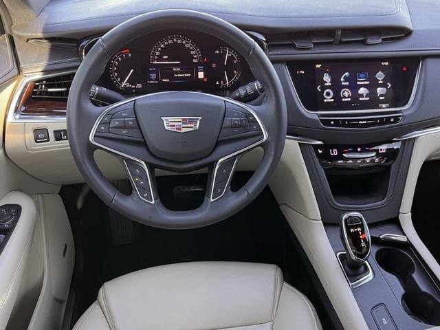 Used 2018 Cadillac XT5 Luxury w/ Driver Awareness Package image 13