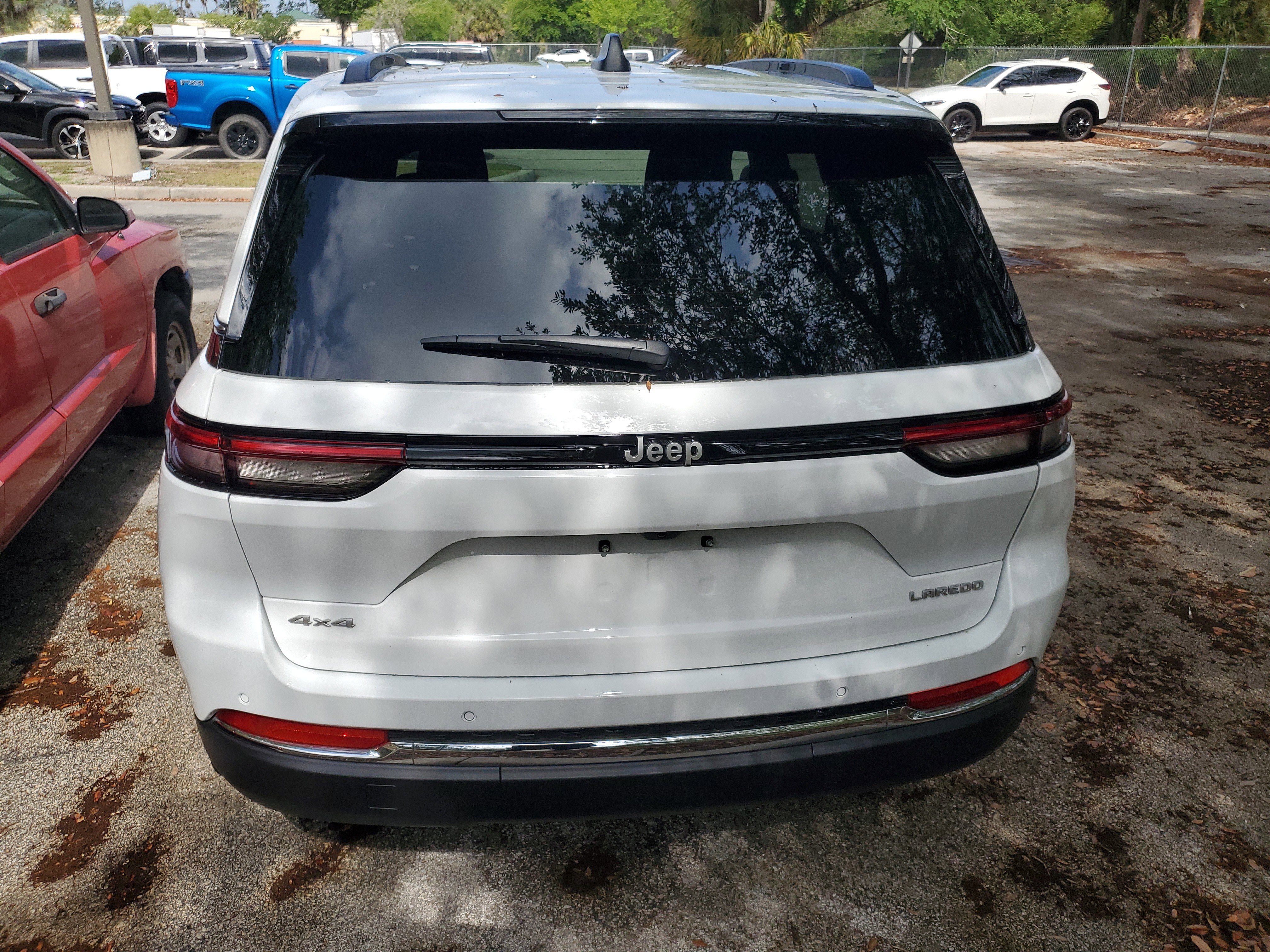 Used 2025 Jeep Grand Cherokee Laredo w/ MOPAR Finishing Package image 5