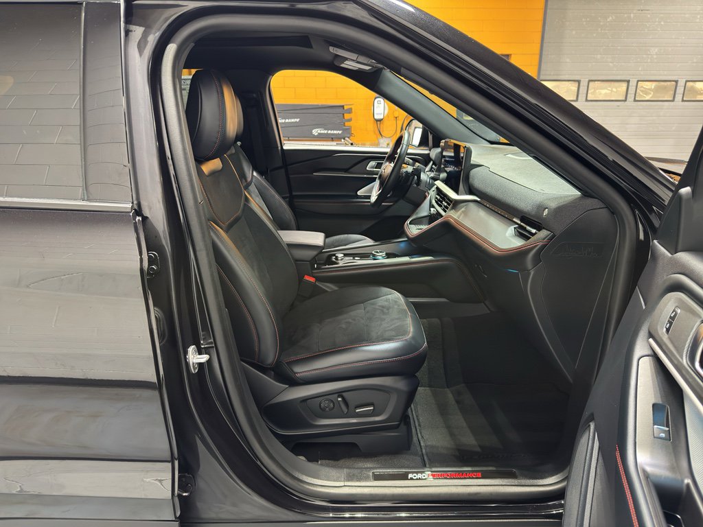 Used 2025 Ford Explorer ST image 19