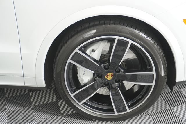 Used 2022 Porsche Cayenne Turbo image 30