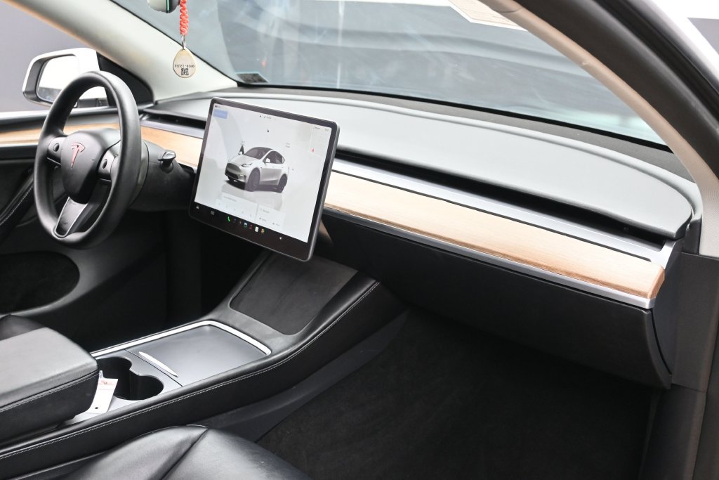Used 2025 Tesla Model Y Performance AWD/4WD image 29