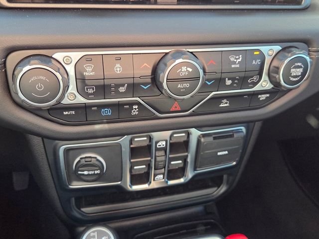 Used 2024 Jeep Wrangler Sahara AWD/4WD image 19