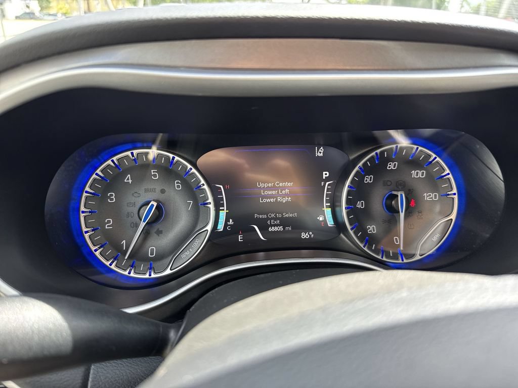 Used 2024 Chrysler Pacifica Touring-L FWD image 48