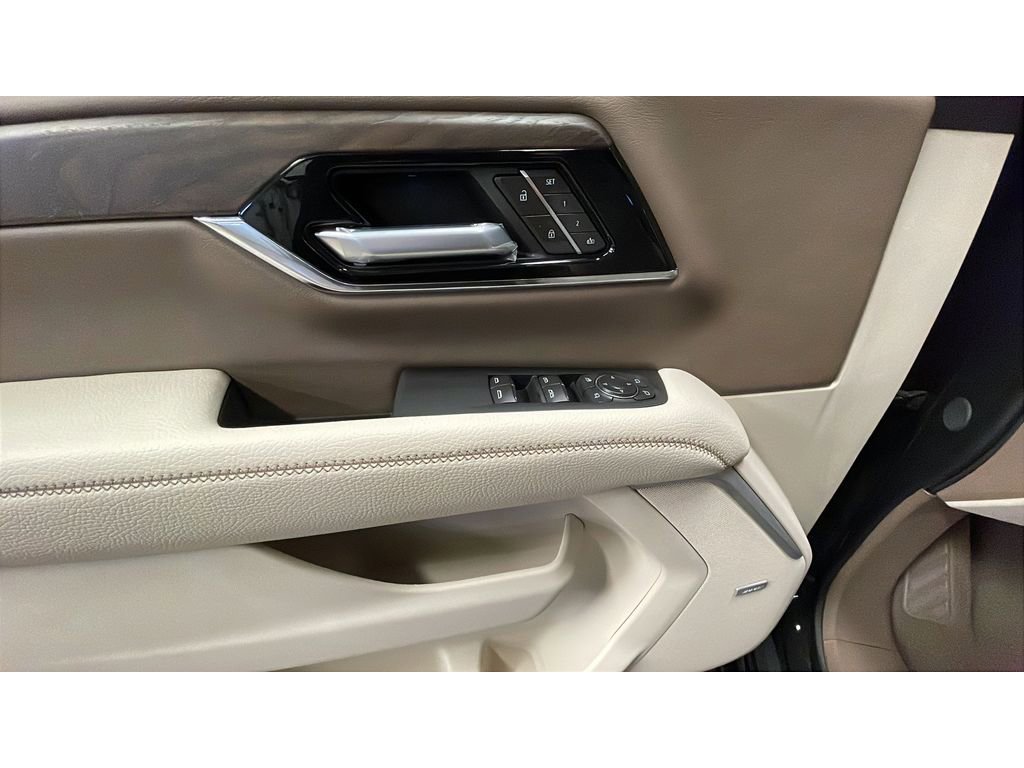 New 2026 GMC Yukon XL Denali w/ Sun & Power Step Package image 8