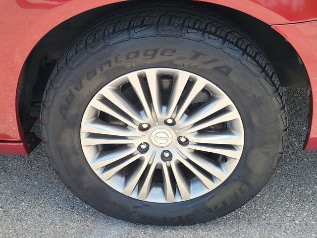 Used 2014 Chrysler Town & Country Touring-L image 12