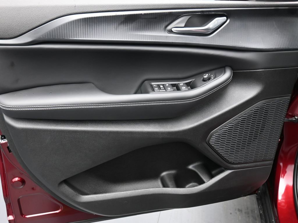 New 2026 Jeep Grand Cherokee Laredo image 9