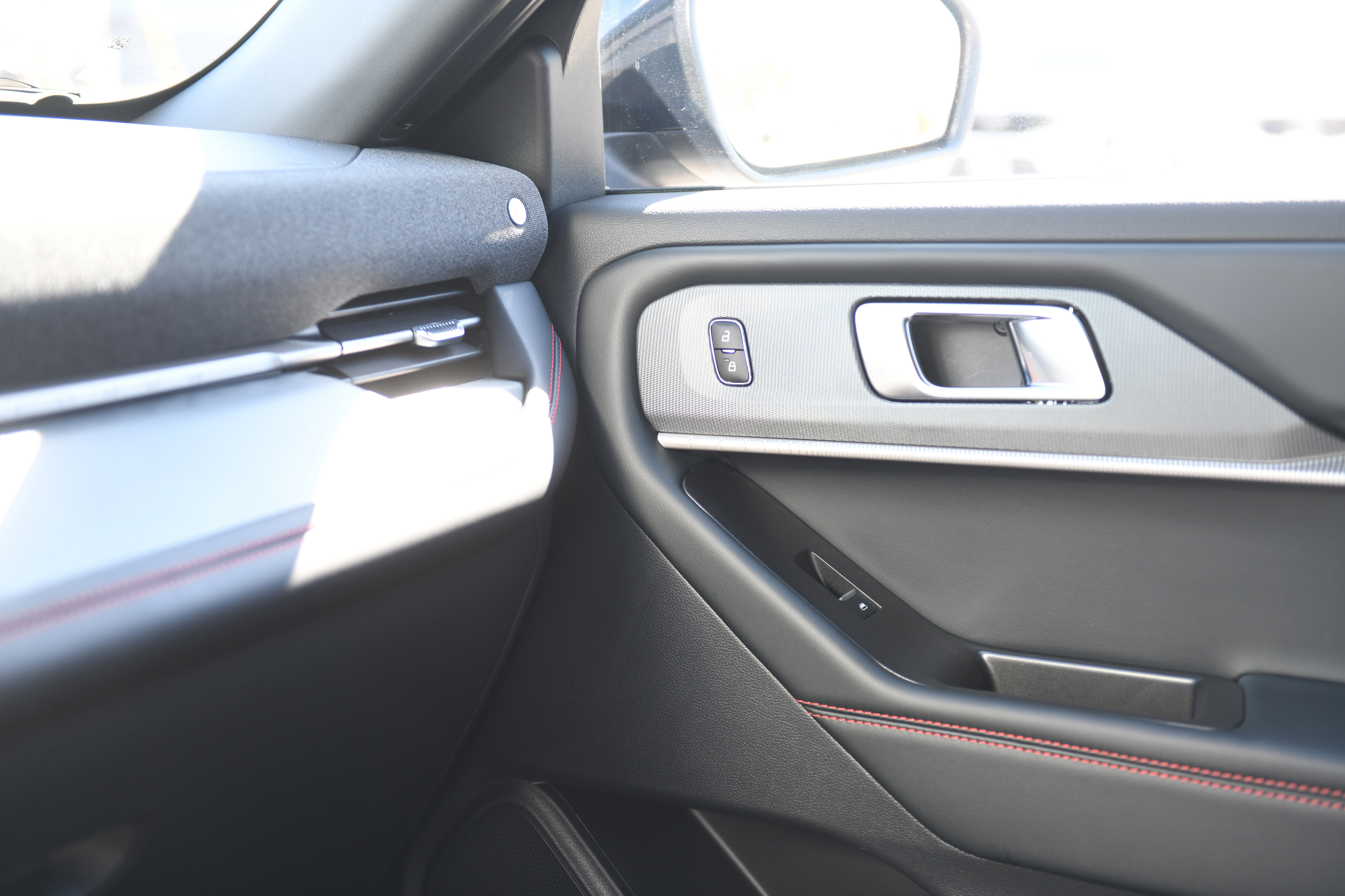 New 2026 Ford Explorer ST-Line w/ ST-Line Street Pack image 31