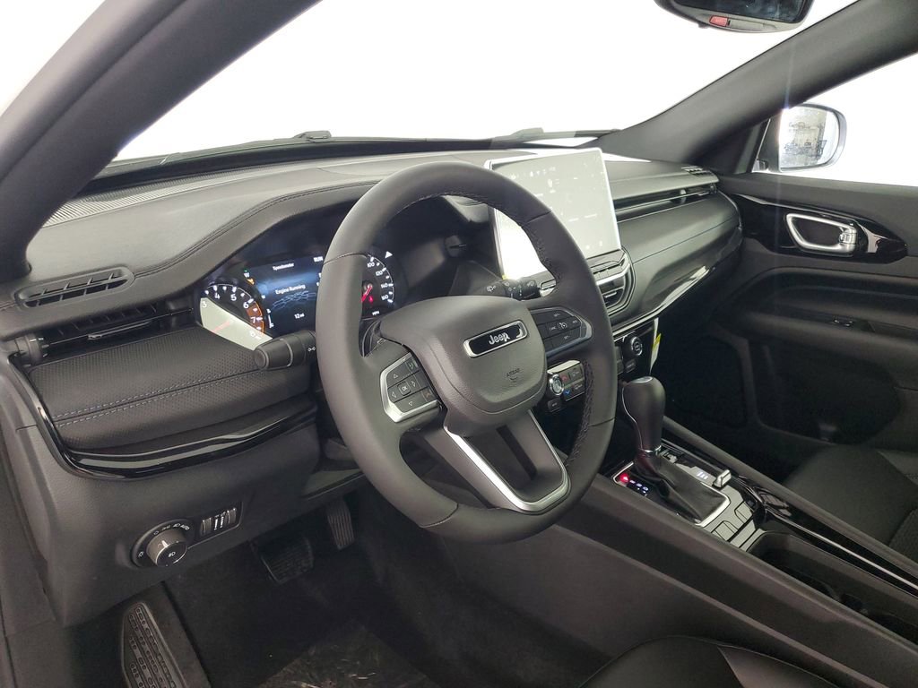 New 2026 Jeep Compass Latitude image 11