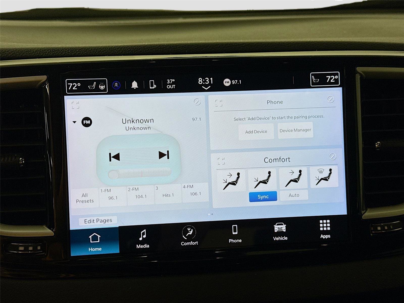 Used 2023 Chrysler Pacifica Touring-L image 8