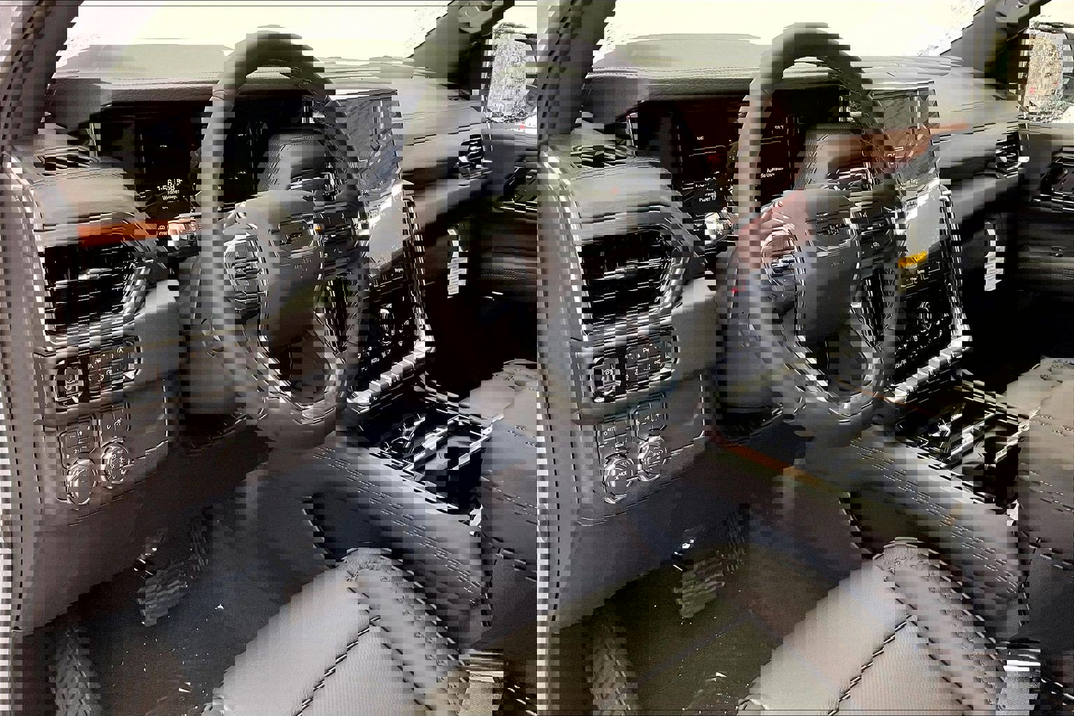 New 2026 GMC Yukon XL Denali w/ Sun & Power Step Package image 4