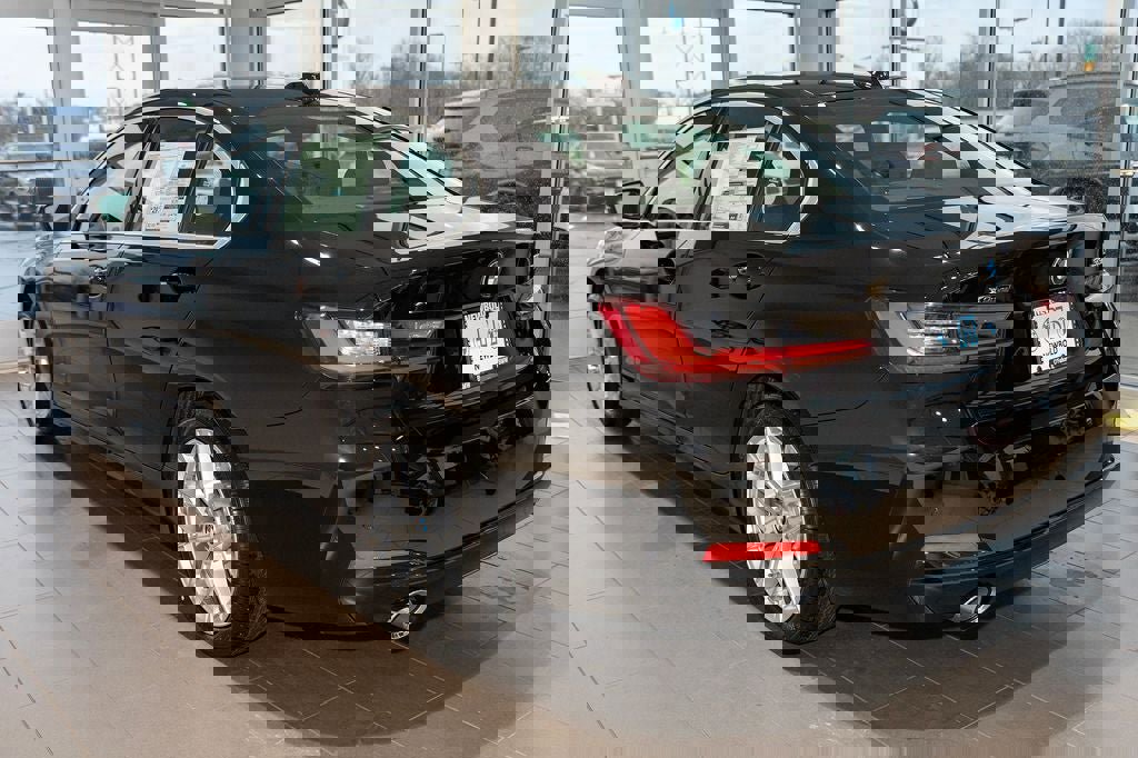 New 2026 BMW 330i xDrive Sedan w/ Convenience Package image 4