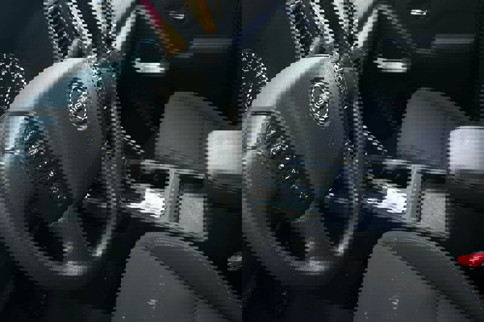 Used 2024 Nissan Frontier SV image 12