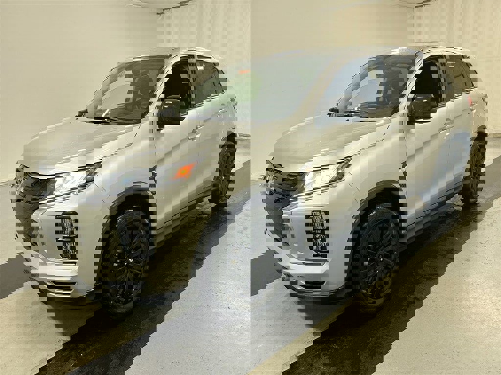 New 2025 Mitsubishi Outlander Sport LE image 4