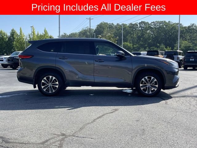 Used 2022 Toyota Highlander XLE AWD/4WD image 6
