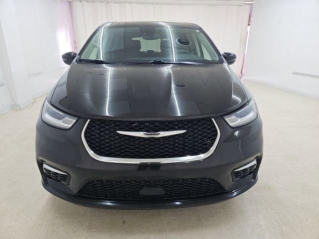 Used 2023 Chrysler Pacifica Touring-L FWD image 18