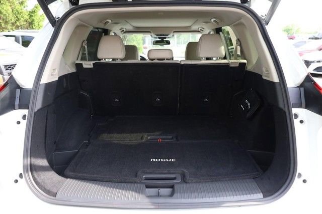 Certified 2025 Nissan Rogue SL w/ Tech Package FWD image 7