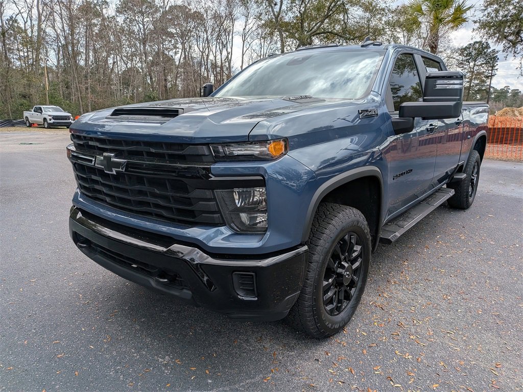 Used 2025 Chevrolet Silverado 2500 Custom w/ Custom Convenience Package image 8