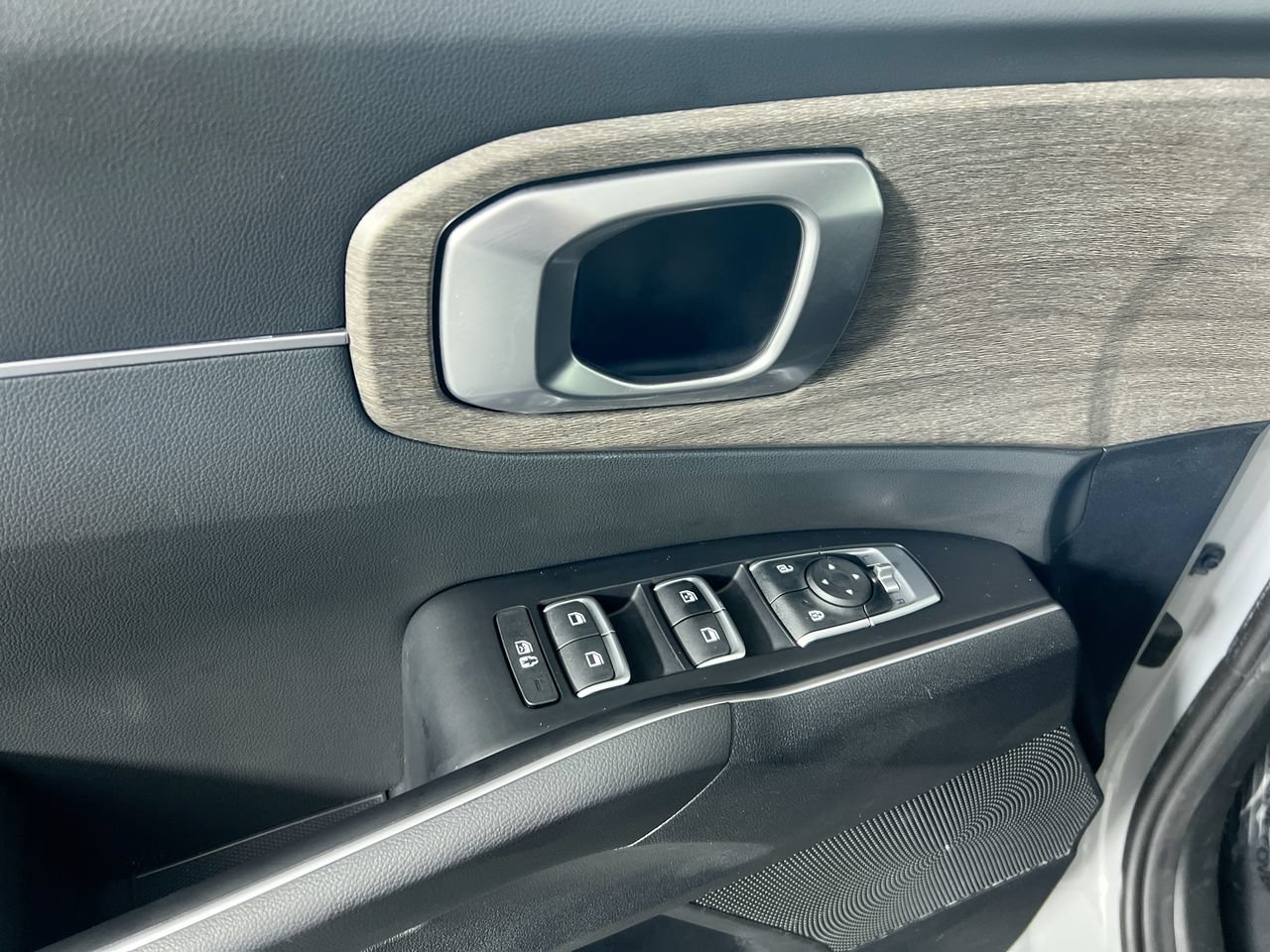 Used 2022 Kia Sorento EX w/ Panoramic Sunroof Package FWD image 15