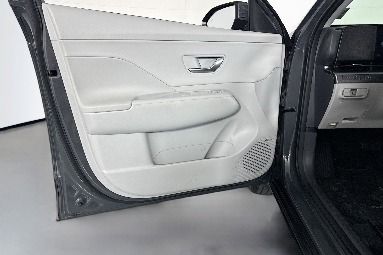 Used 2025 Hyundai Kona Limited image 21