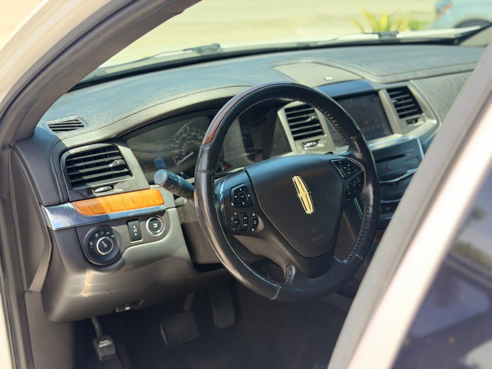 Used 2013 Lincoln MKS AWD image 10