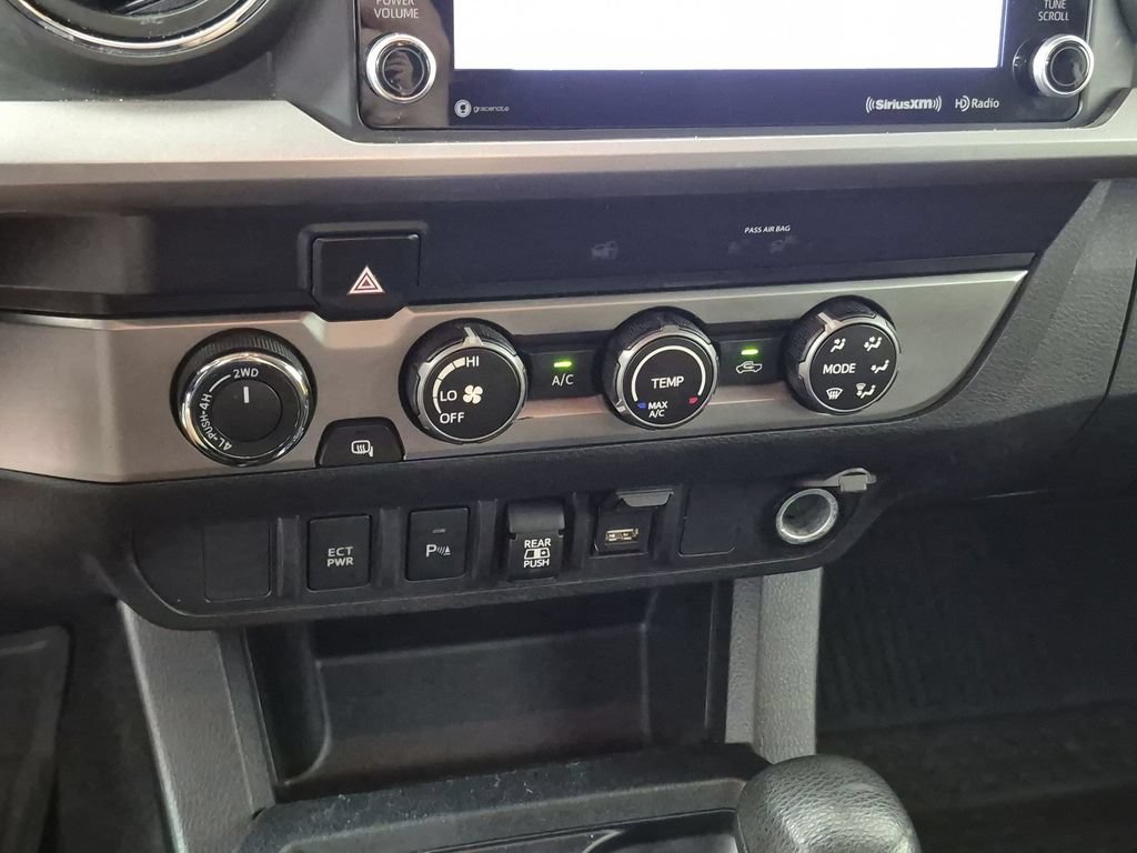Used 2020 Toyota Tacoma SR5 AWD/4WD image 27