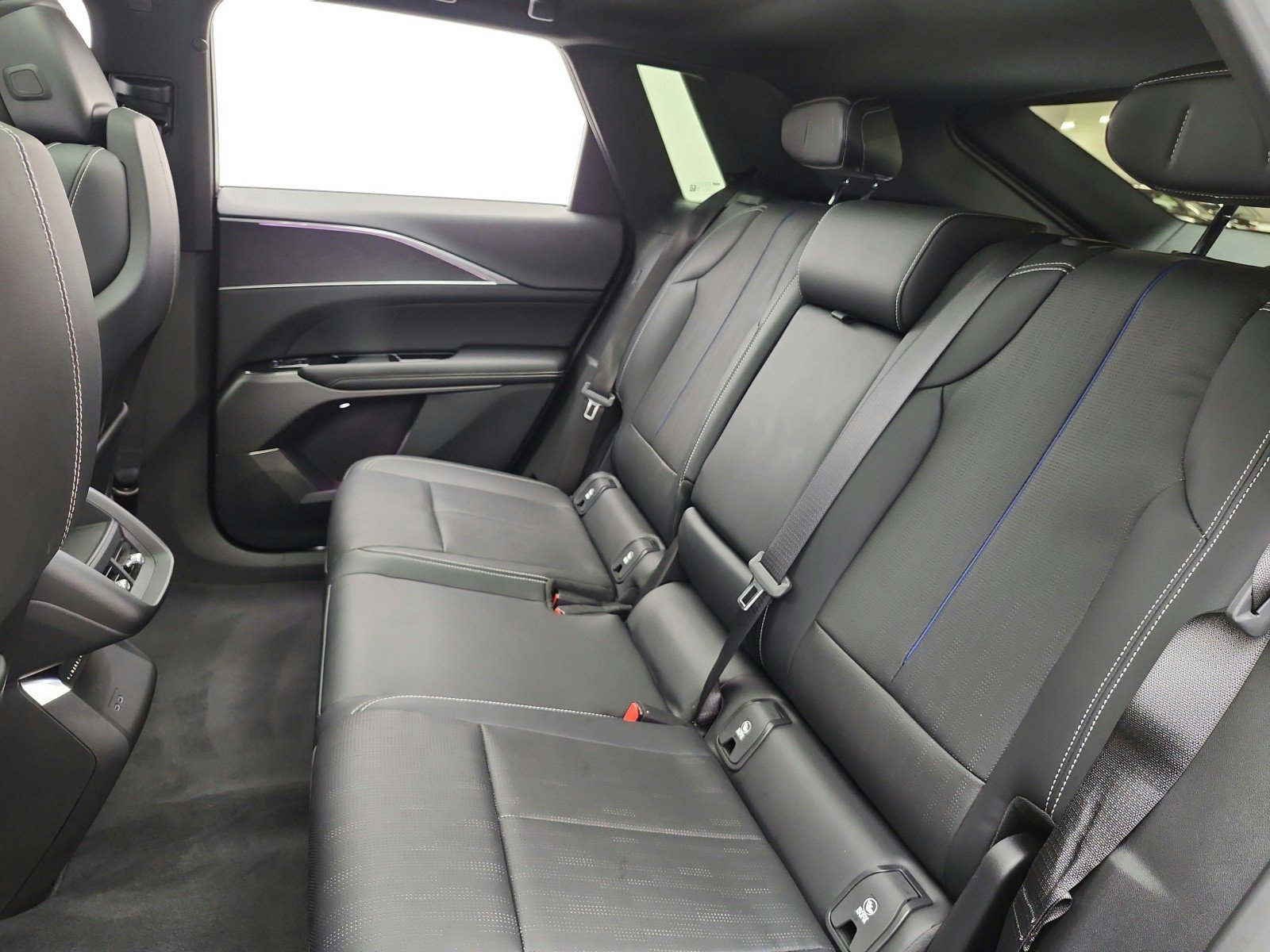 Used 2024 Cadillac Lyriq Sport RWD image 21