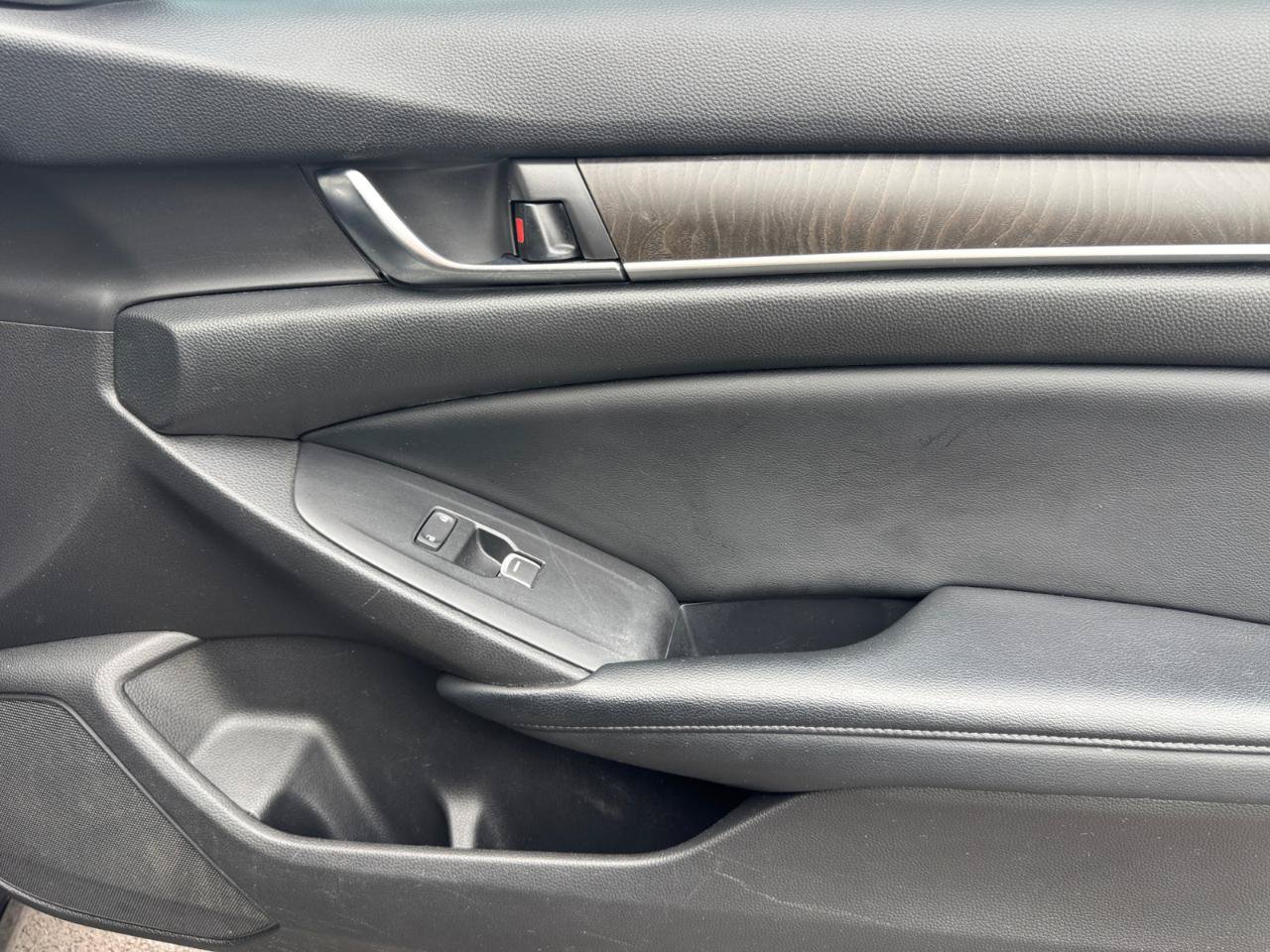 Used 2018 Honda Accord EX image 24