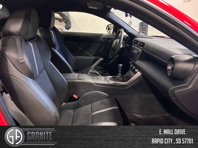 Used 2025 Toyota GR86 Premium w/ ALL Weather Mat Package (TMS) RWD image 34