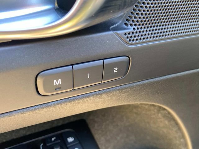 Used 2021 Volvo XC40 T5 Momentum image 13