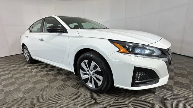 Used 2024 Nissan Altima 2.5 S AWD/4WD image 2