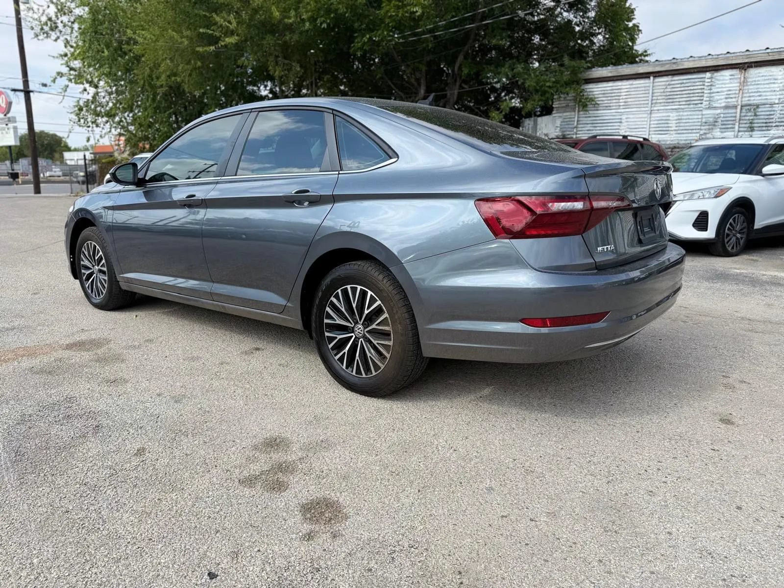 Used 2020 Volkswagen Jetta SE w/ SE Cold Weather Package FWD image 4