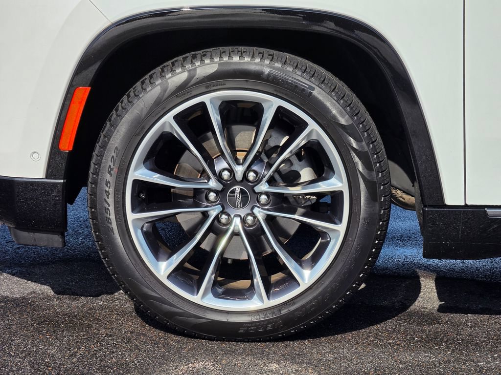 Used 2025 Jeep Wagoneer Series III w/ Premium Group I AWD/4WD image 9
