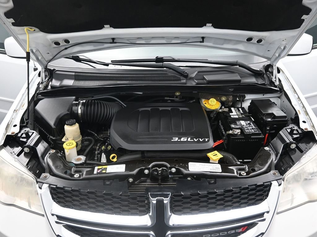 Used 2016 Dodge Grand Caravan SE image 35